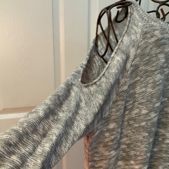 TORRID COLD SHOULDER SWEATER PLUS SIZE 2 - Picture 5 of 11